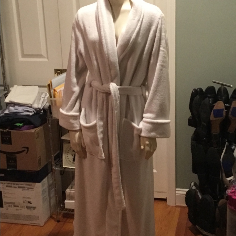 White Large Robe - Picture 12 of 13